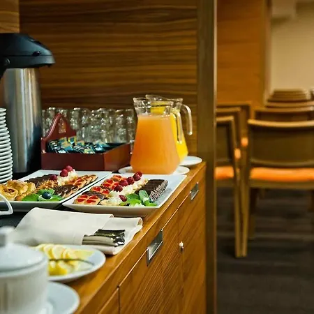 Mercure Airport Hotel 4*