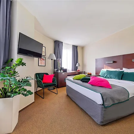 Mercure Airport Hotel 4*