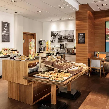 Mercure Airport Hotel 4*