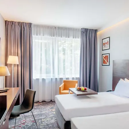 Mercure Airport Hotell 4*