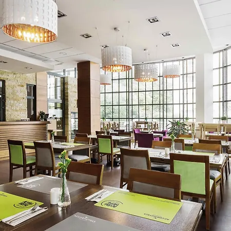 Mercure Airport מלון 4*