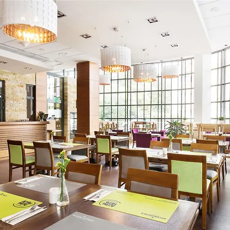 מלון Mercure Airport 4*