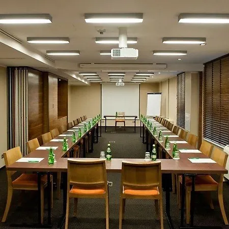 Mercure Airport Otel Varşova