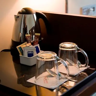 酒店 Mercure Airport 4*