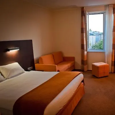 Mercure Airport 酒店 4*