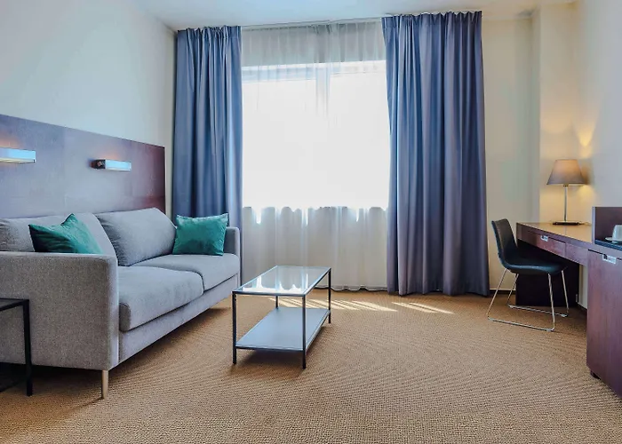 Mercure Airport Hotel 4*