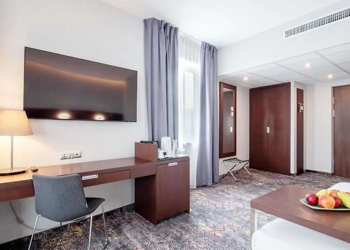 Mercure Airport Hotel 4*