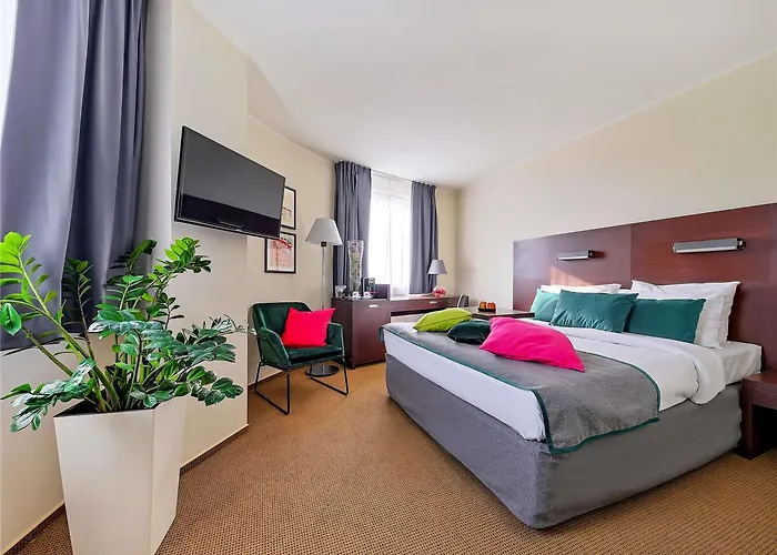 Mercure Airport Hotel 4*