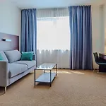 Mercure Airport Hotel 4*