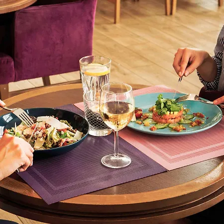 Mercure Airport Отель 4*