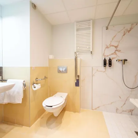 Mercure Airport 4*