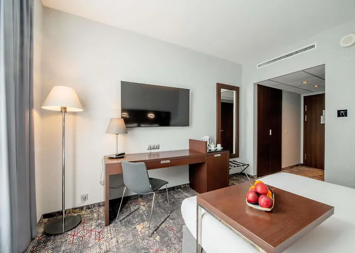 Hotel Mercure Airport 4*